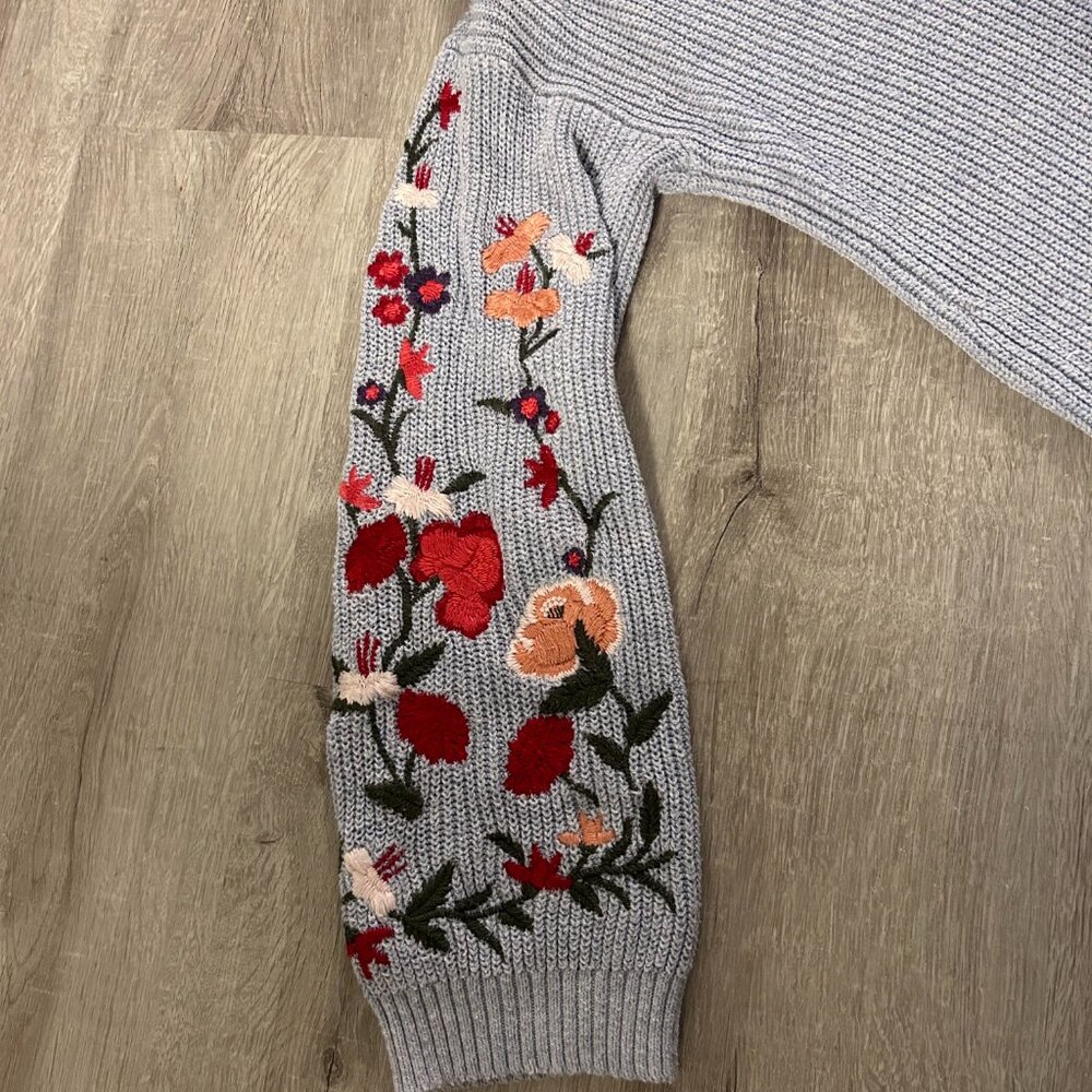 Spring Floral Sweater - Picture 2 of 4